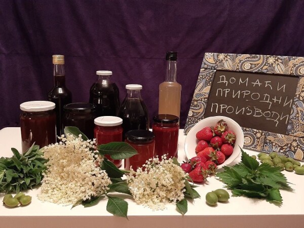 Domaci sirup od zove i od koprive