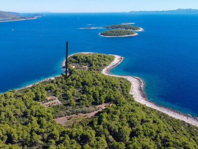 Ekskluzivno poljoprivredno zemljište 14.828 m2 - otočić Trstenik