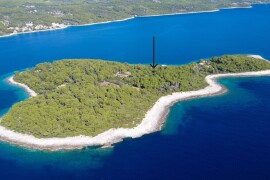 Ekskluzivno poljoprivredno zemljište 14.828 m2 - otočić Trstenik