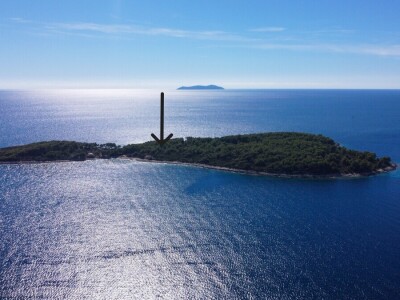 Ekskluzivno poljoprivredno zemljište 14.828 m2 - otočić Trstenik