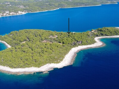 Ekskluzivno poljoprivredno zemljište 14.828 m2 - otočić Trstenik