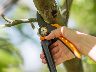FISKARS vrtne mimoilazne škare PowerGear PX94