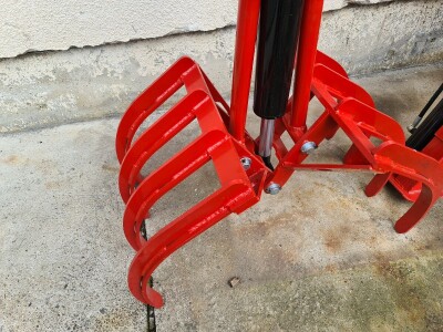 Hidraulicni utovarivac - GRAJFER