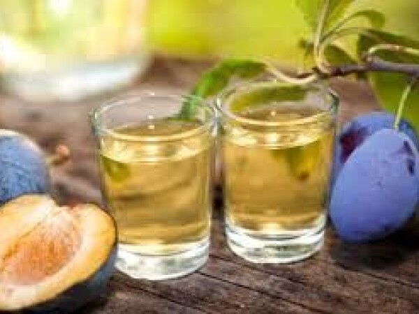 Domaca rakija od jabuke,sljive i vocne rakije od viljamovke i kajsije