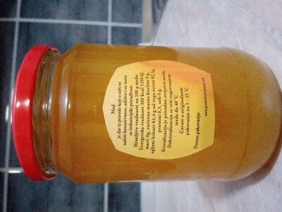 Prodajem  suncokretov med, bagremov med i livadski  med