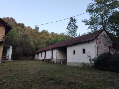 Kuca i plac u Strmovu