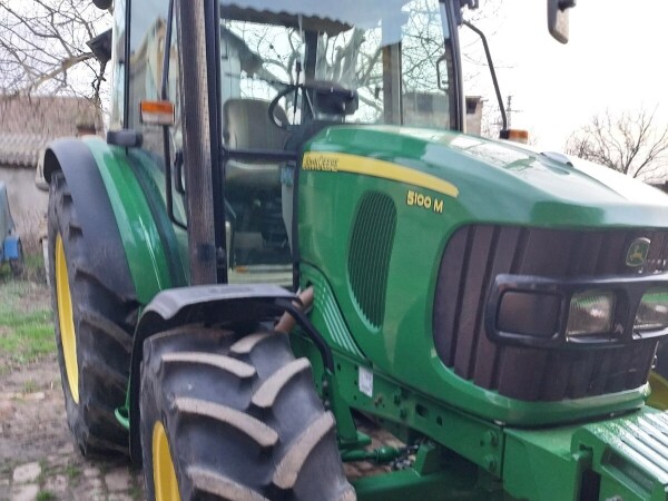 John Deere 5100M