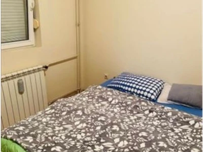 Iznajmljujem stan u Zemunu, Prvomajska, 60 m2 cg ,1. sprat, namesten