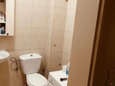 Iznajmljujem stan u Zemunu, Prvomajska, 60 m2 cg ,1. sprat, namesten