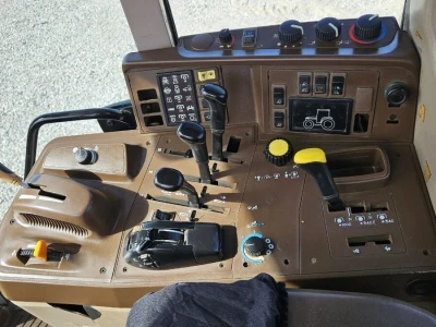 John Deere 6920