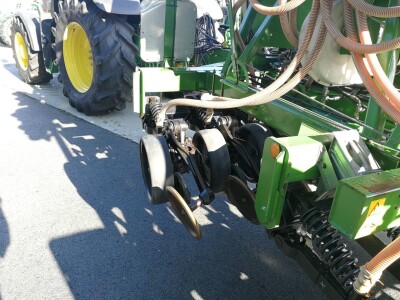 JOHN DEERE pneumatska sijačica 750 A