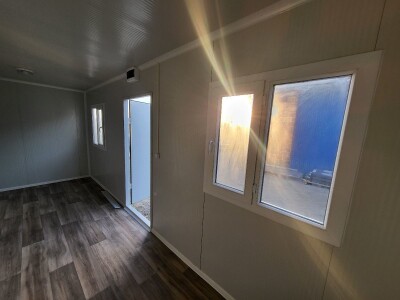 Kontejner. Mobilna kucica. Kiosk.