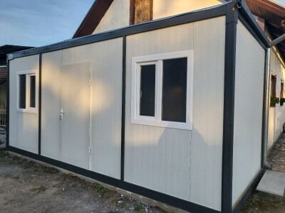 Kontejner. Mobilna kucica. Kiosk.