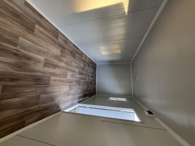 Kontejner. Mobilna kucica. Kiosk.