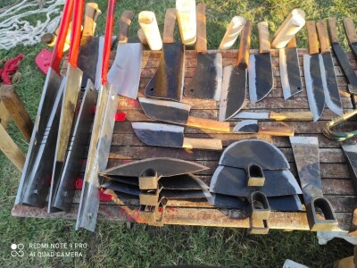 Kovane sekire od gibnja , rucno kovani alat