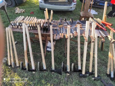 Kovane sekire od gibnja , rucno kovani alat