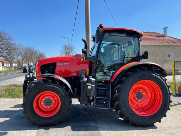 Kubota M6142 sa prednjom hidraulikom - na stanju