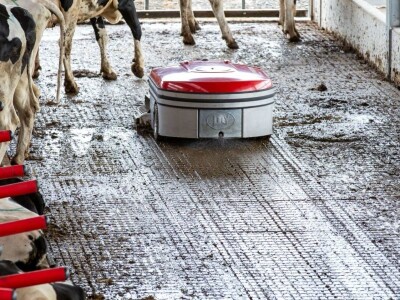 LELY DISCOVERY 120 COLLECTOR, robot za čišćenje poda staje