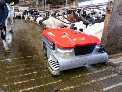 LELY DISCOVERY 120 COLLECTOR, robot za čišćenje poda staje
