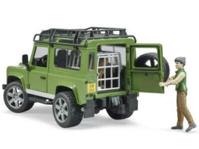 Bruder karavan Land Rover Vagon sa šumarom i psom