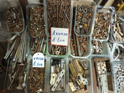 Mali alati : razni ključevi, kliješta i drugo