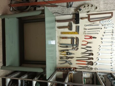 Mali alati : razni ključevi, kliješta i drugo