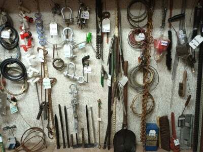 Mali alati : razni ključevi, kliješta i drugo