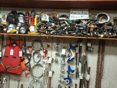 Mali alati : razni ključevi, kliješta i drugo