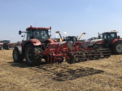 Mašine meseca: Traktor PUMA 210 i Kverneland CLC kultivator