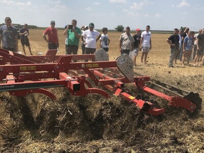 Mašine meseca: Traktor PUMA 210 i Kverneland CLC kultivator