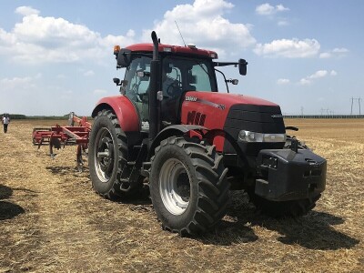 Mašine meseca: Traktor PUMA 210 i Kverneland CLC kultivator
