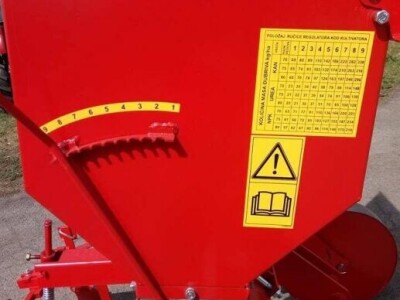 Međuredni kultivator 4 reda sa kutijom za gnoj