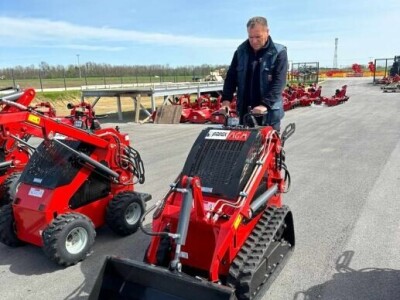 Mini utovarivač AGM