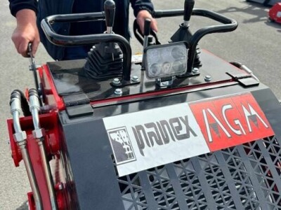 Mini utovarivač AGM