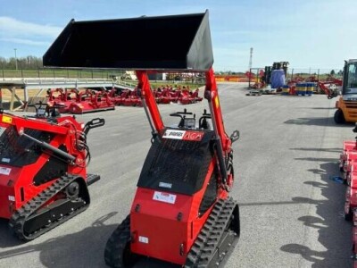 Mini utovarivač AGM