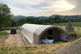 Model šatora s okomitim zidovima za perad