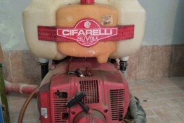 Motorna prskalica sa saugerom/ samopunjenje