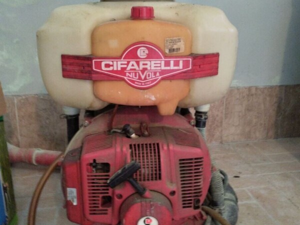 Motorna prskalica sa saugerom/ samopunjenje