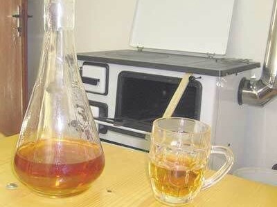 Na prodaju rakija od sljive, dunje i kajsije tel.0612844279