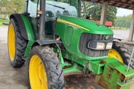 John Deere 5820