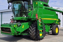 John Deere T660i