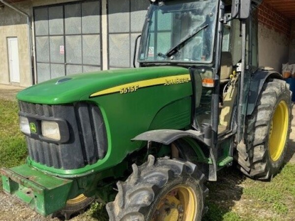 John Deere 5515F