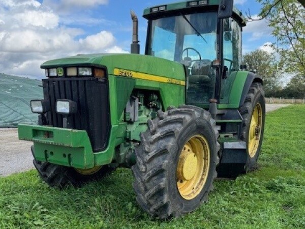 John Deere 8200