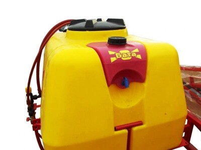 Nošena traktorska prskalica