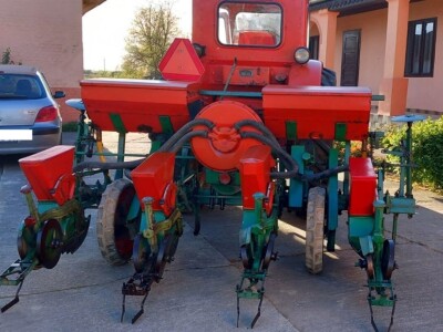 OLT pneumatska KUKURUZNA SIJAČICA, 4 reda, sa sjetvenim pločama za kukuruz, soju i suncokret