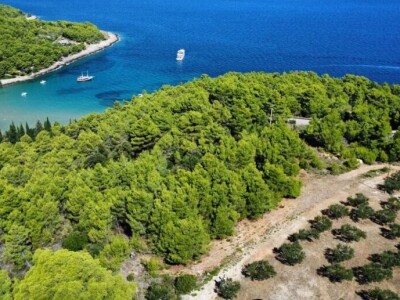 Poljoprivedno zemljište 11.120 m2 - Lovrečina (Brač)