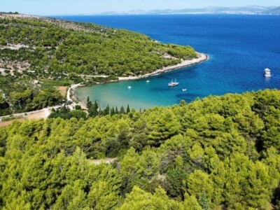 Poljoprivedno zemljište 11.120 m2 - Lovrečina (Brač)