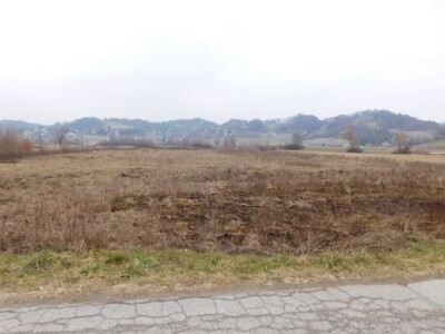 Poljoprivredno zemljište 3.730 m2 - blizina Tuheljskih toplica