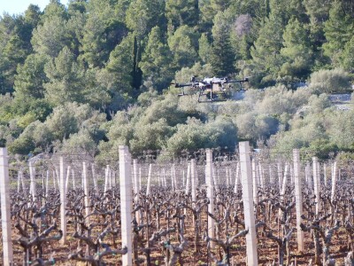 Poljoprivredni dron za prskanje - DJI AGRAS T30