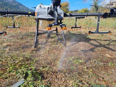 Poljoprivredni dron za prskanje - DJI AGRAS T30